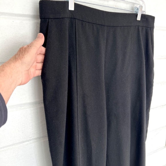 EILEEN FISHER 100% Soft Wool Lantern Pants with Side Zip in Black - L - Picture 2 of 10